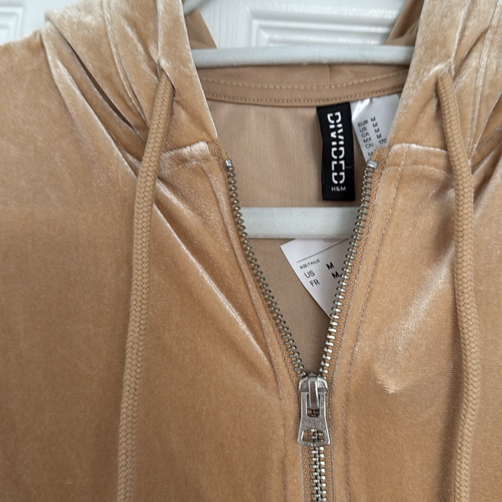 NEW- H&M Divided Velour Cropped Y2K Hoodie Jacket - Picture 6 of 10
